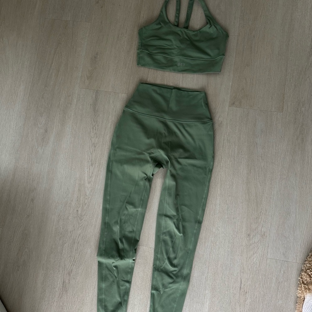SET Active luxform green top and bottoms